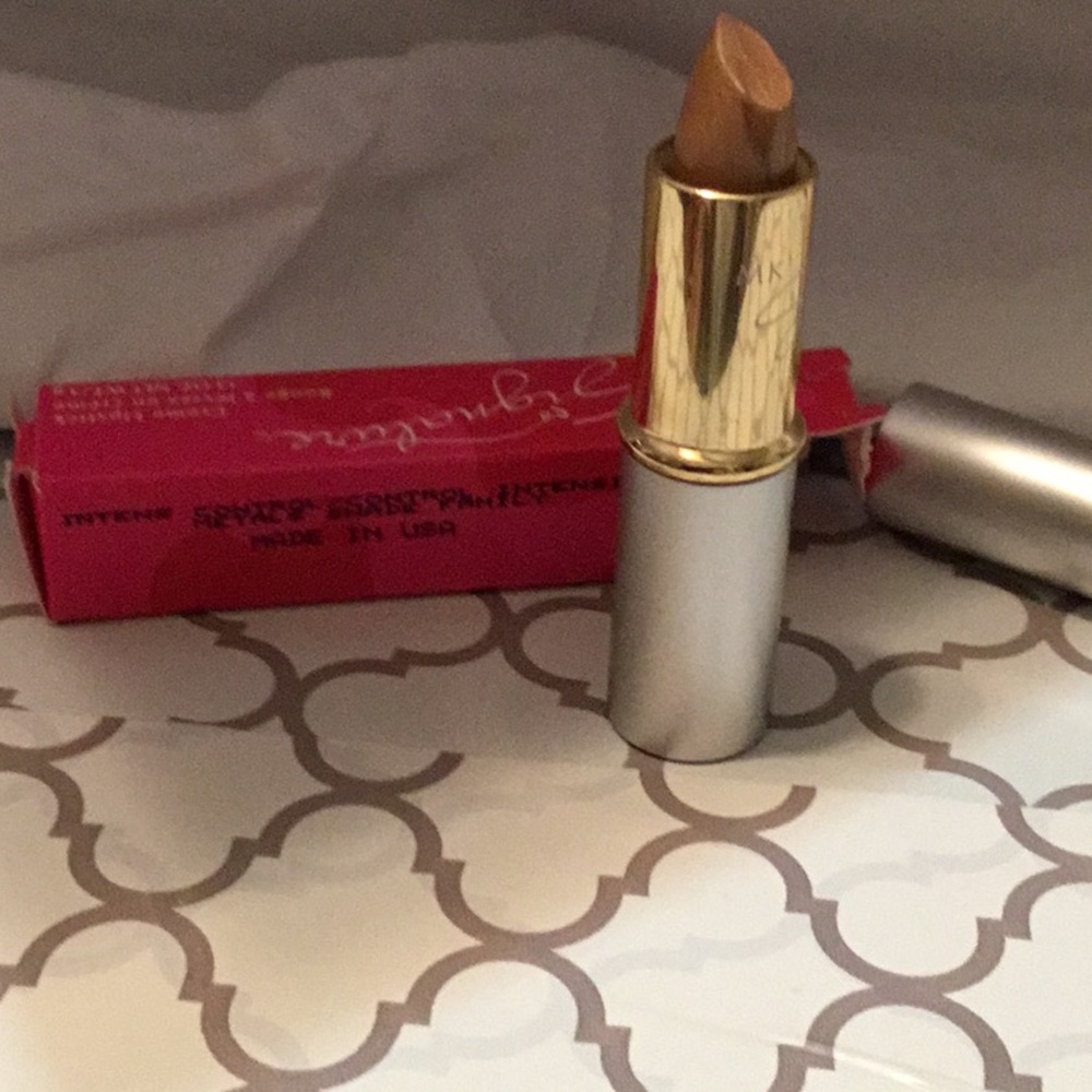 Lipstick—-intense control